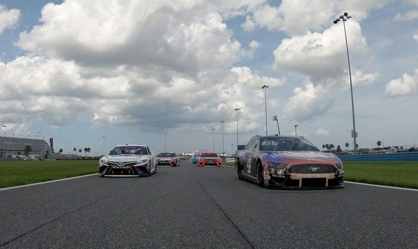 Fantasztikus futammal indult a NASCAR