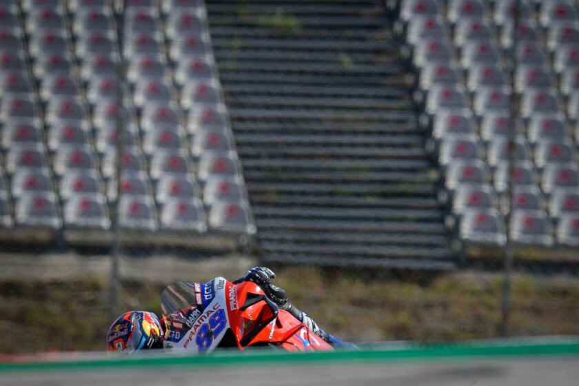 Műtétje előtt szelfizett egyet a MotoGP-edzésen hatalmasat bukó Jorge Martin