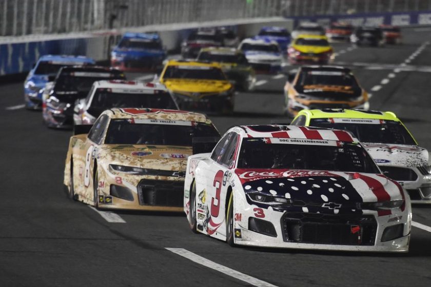 Hétfő hajnalban jön az év egyetlen 600 mérföldes NASCAR-versenye