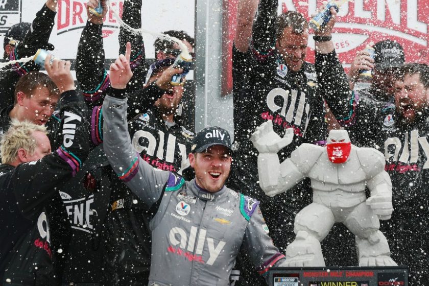 A Hendrick Motorsports történelmi estéjén Alex Bowman ünnepelt