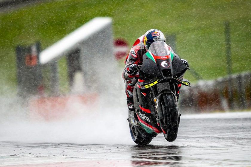 Elmosta az eső Dovizioso Aprilia-tesztjét, de lesz folytatás