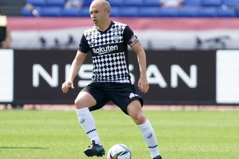 Legalább 39 éves koráig futballozni fog a legpengébb exbarcás