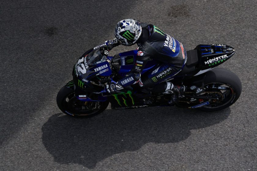Élen egy Yamaha és egy  Ducati, közel a Suzukik az első mugellói edzésen