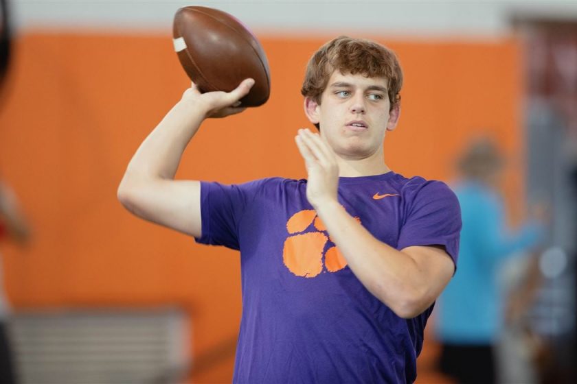 Már a Clemsonon dobálgat a legifjabb Manning