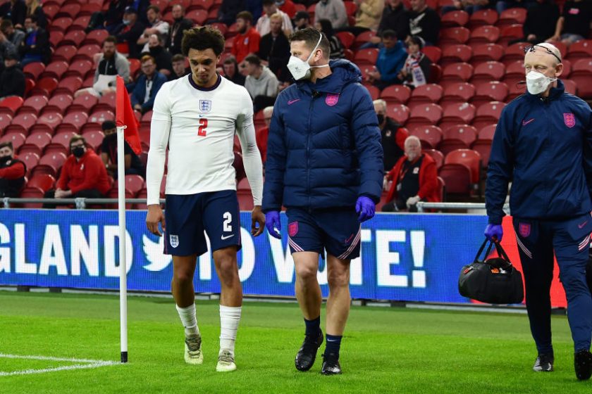 Kidőlt az Eb-ről a Liverpool jobbhátvédje