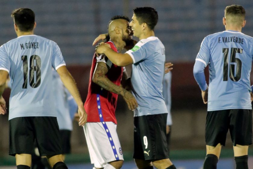 Vidal és Suarez kamera előtt beszélte meg a lábon rúgást