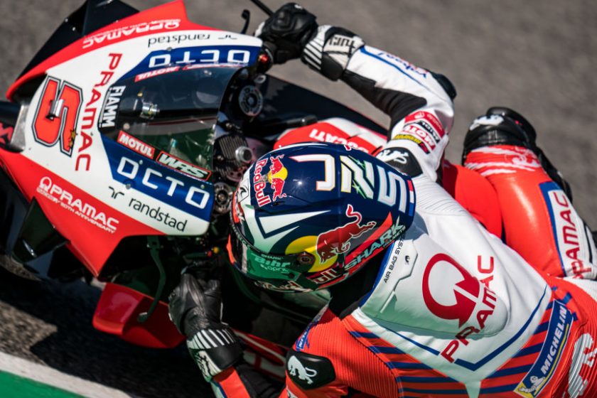 Zarco az élen az első nap végén Barcelonában