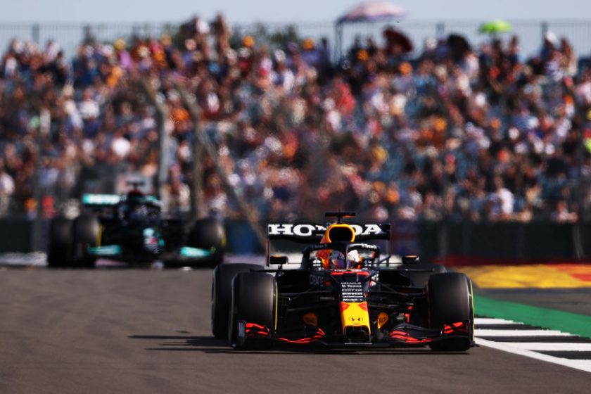 Max Verstappen nyerte az F1-történet első sprintversenyét