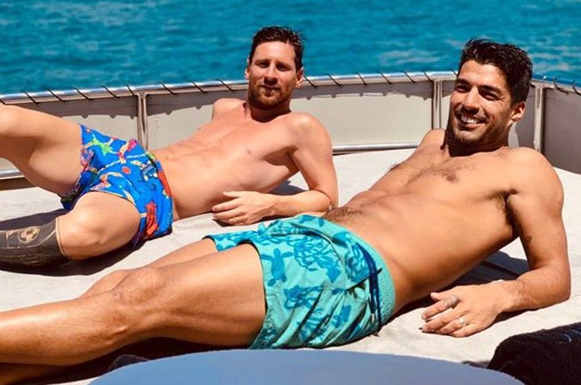 Messi és Suarez már Ibizán sütteti a hasát