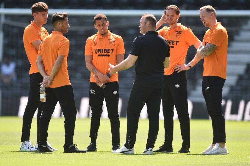 Wayne Rooney edzésen lerúgta egyik futballistáját