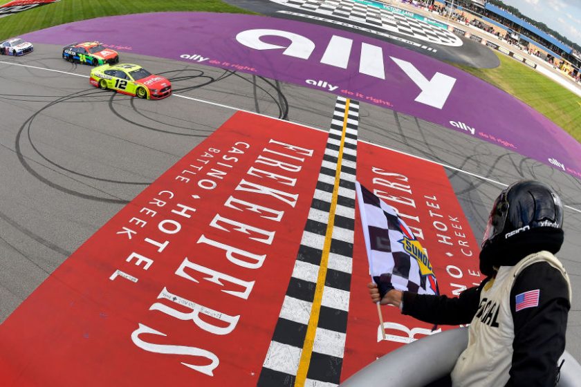 A nyár utolsó hónapjában is tombol a NASCAR-őrület