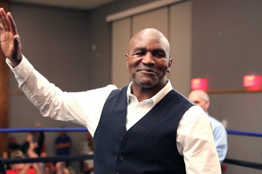 Evander Holyfield ugrik be De La Hoya helyett
