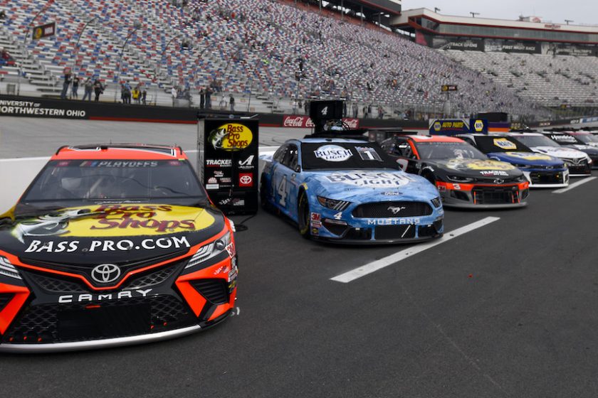 Martin Truex Jr. indulhat az élről Bristolban