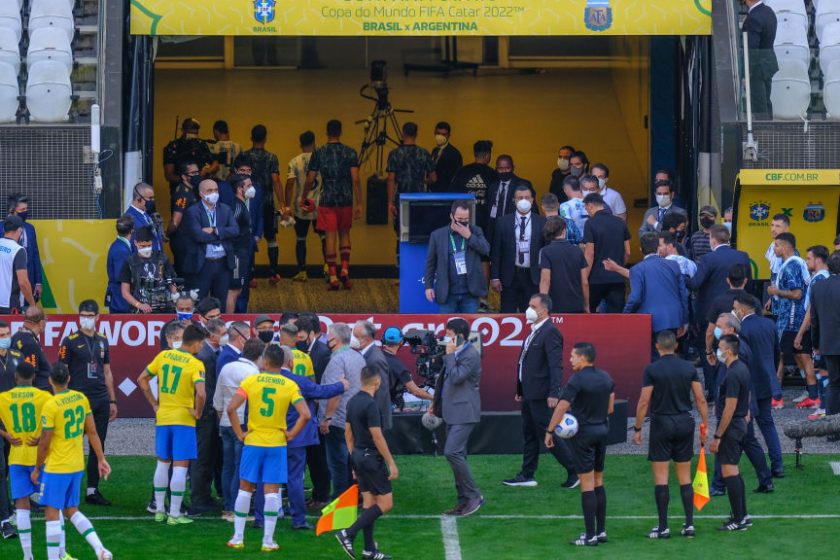 Sosem látott okból szakadt félbe 5 perc után a brazil-argentin