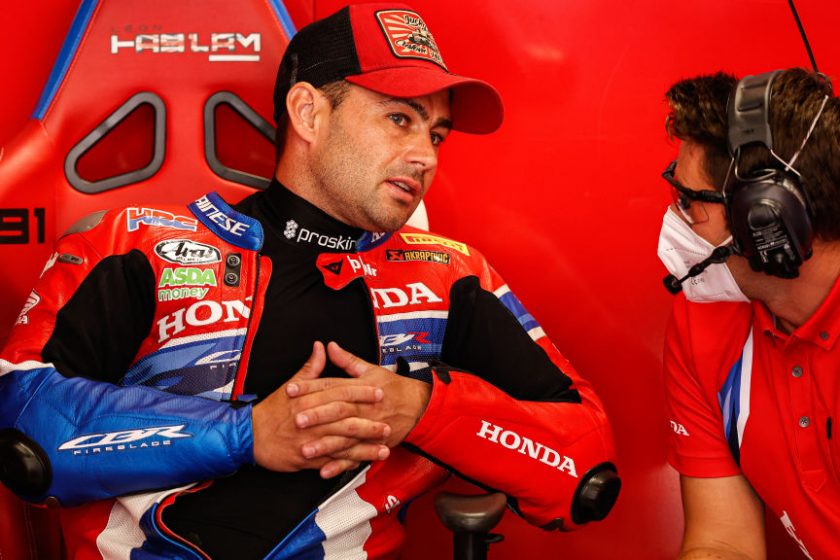 Leon Haslam ugrik be Tom Sykes és Michael Van Der Mark helyére Imolában