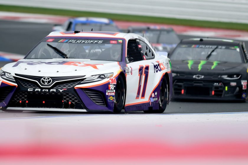 Denny Hamlin indulhat az élről Charlotte-ban