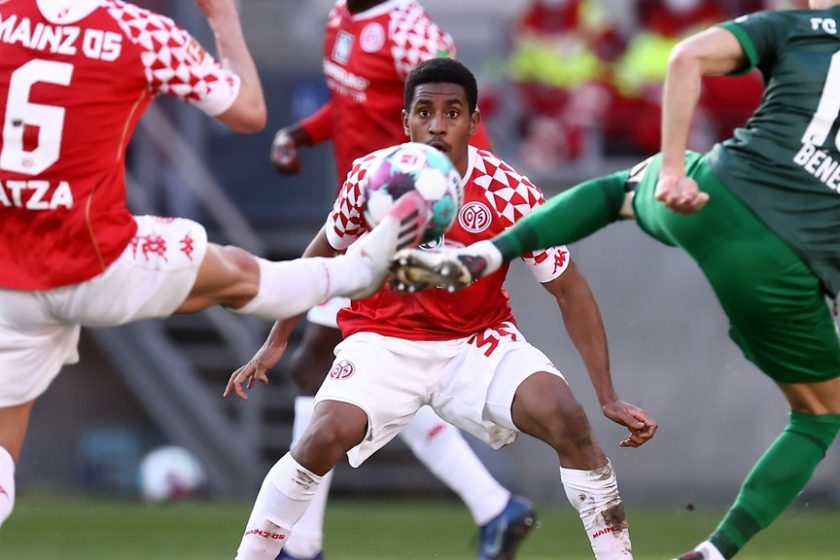 Elhalasztották a Mainz-Dortmund találkozót