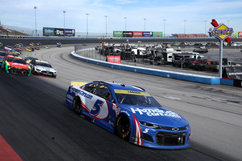 Kyle Larson nyerte el a pole pozíciót Kansasben