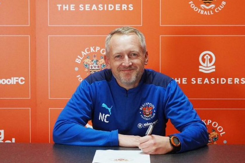 Szerződést hosszabbított a Blackpool sikeredzője