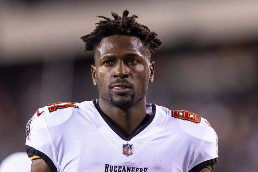 Antonio Brownt eltiltották