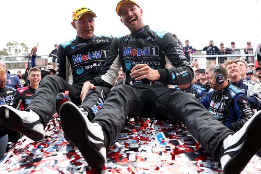 Óriási verseny a Bathurst1000-esen