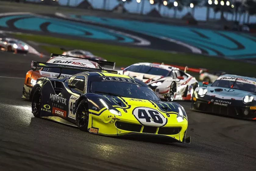 Valetino Rossi is indul a Gulf 12 órás  autóversenyen