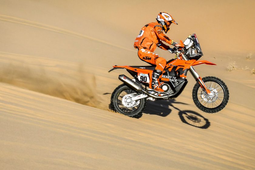 Petrucci egy teve miatt bukott, de nyerte a csütörtöki Dakar-szakaszt
