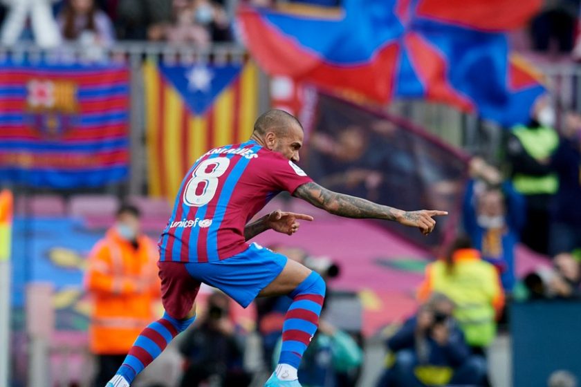 Xavinak nem kell Dani Alves, a brazil már el is köszönt a Barcától