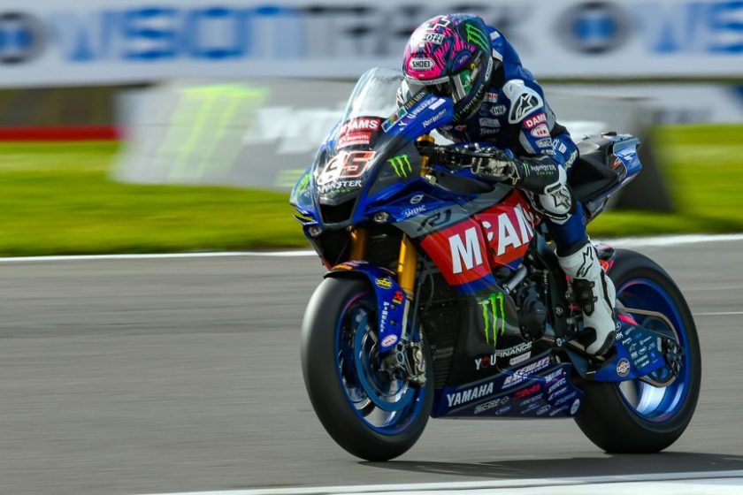 Sérült, csúszik a 2. generációs brit Superbike-bajnok vb-bemutatkozása