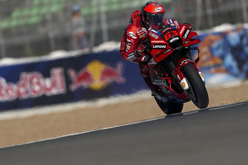 Bagnaia felvette a fonalat: rajt-cél győzelem Jerezben
