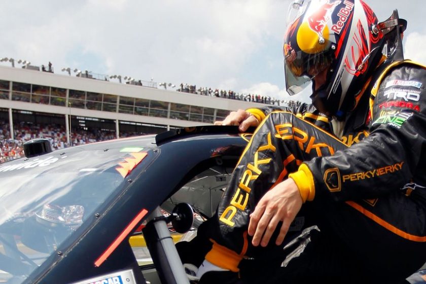 Kimi Räikkönen a NASCAR-ban tér vissza a pályára