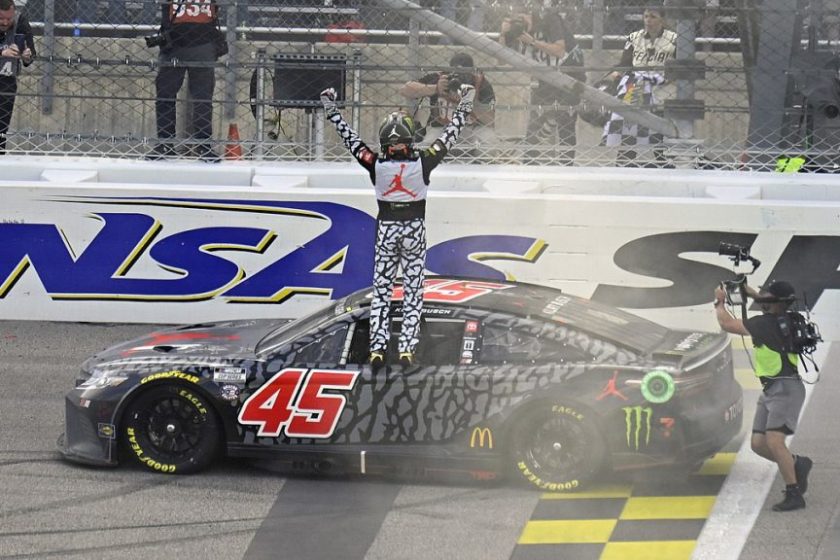 Két Busch a dobogón a Kansas 400-on