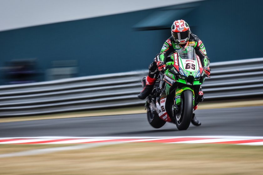 Jonathan Rea fél másodpercet vert a mezőnyre pénteken