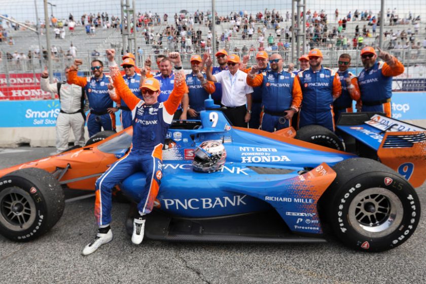 Scott Dixon befogta Mario Andrettit