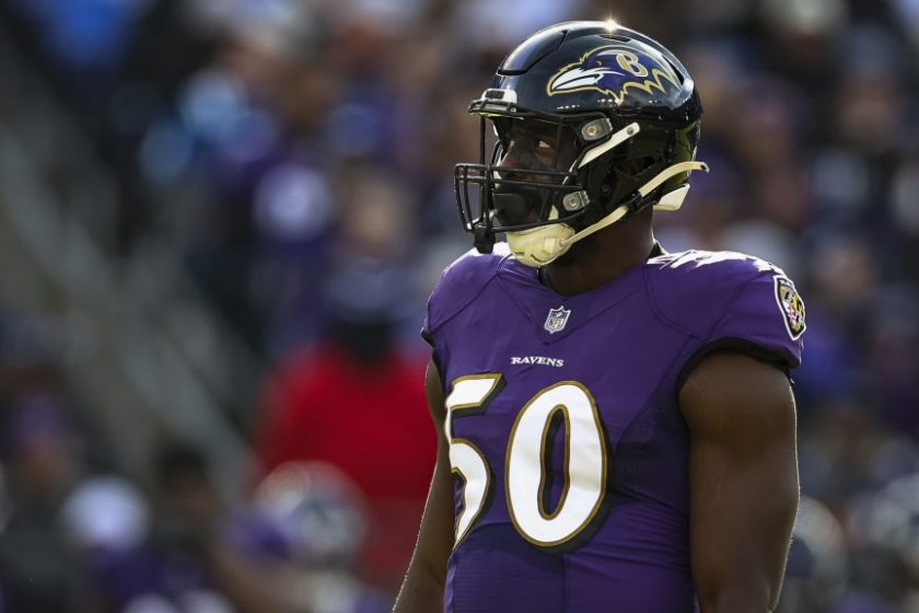 Justin Houston marad Baltimore-ban