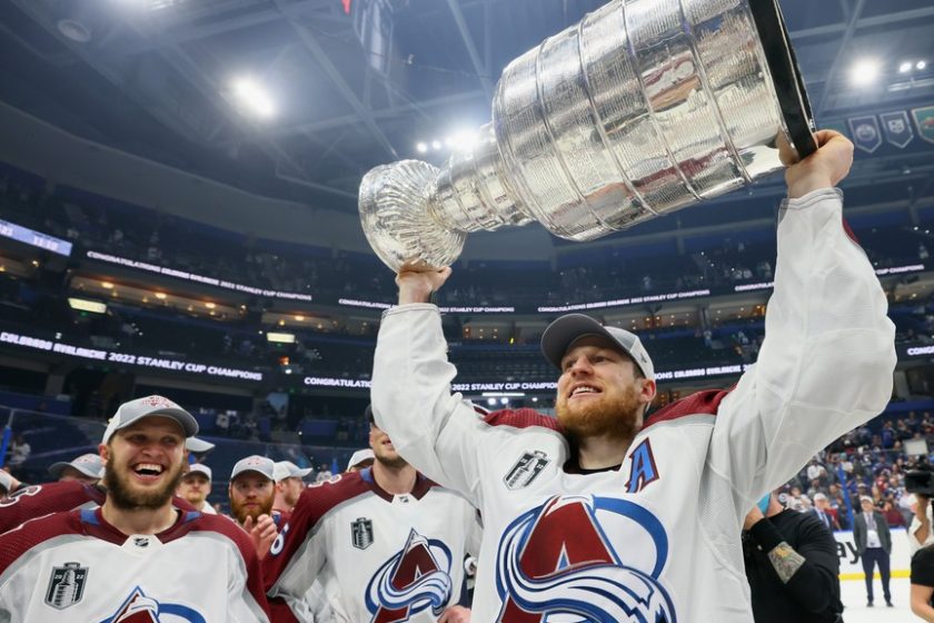 MacKinnon lett a liga legjobban fizetett játékosa
