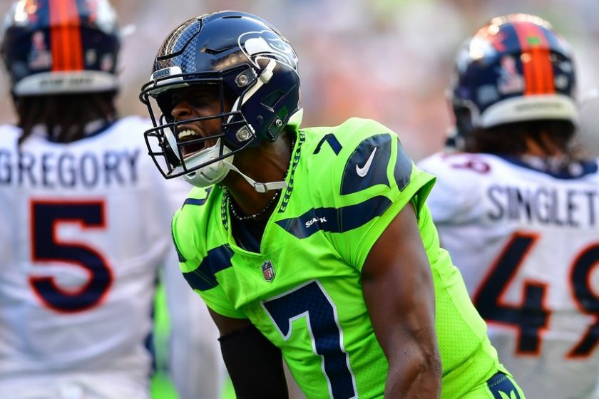 Geno Smith marad Seattle-ben