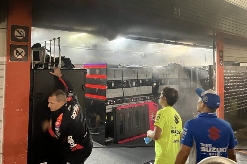 Tűz ütött ki csütörtök este a MotoGP-boxban, Motegiben