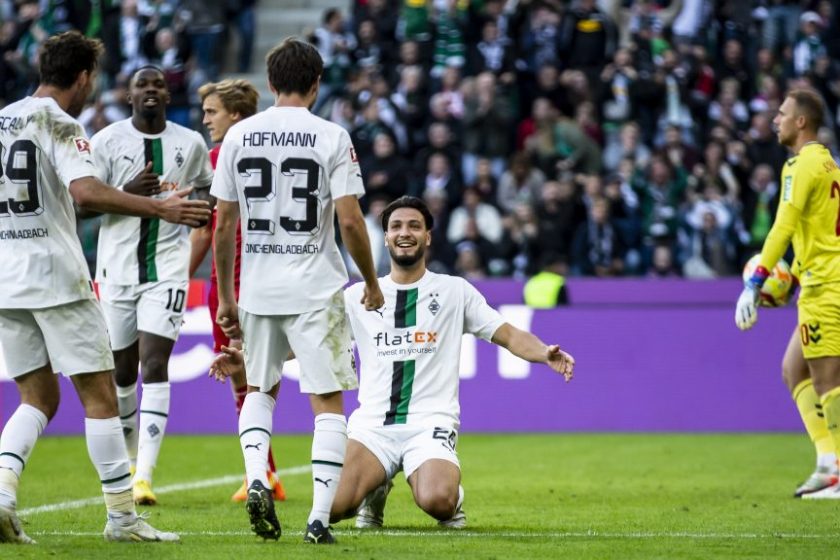 Mönchengladbach-Stuttgart a középmezőnyért pénteken