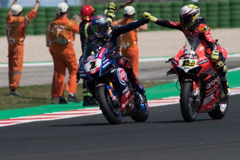 Razgatlioglu magabiztosan nyerte az elcsúsztatott Superbike-futamot