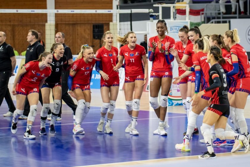 A BL-főtábla kapujában a Vasas