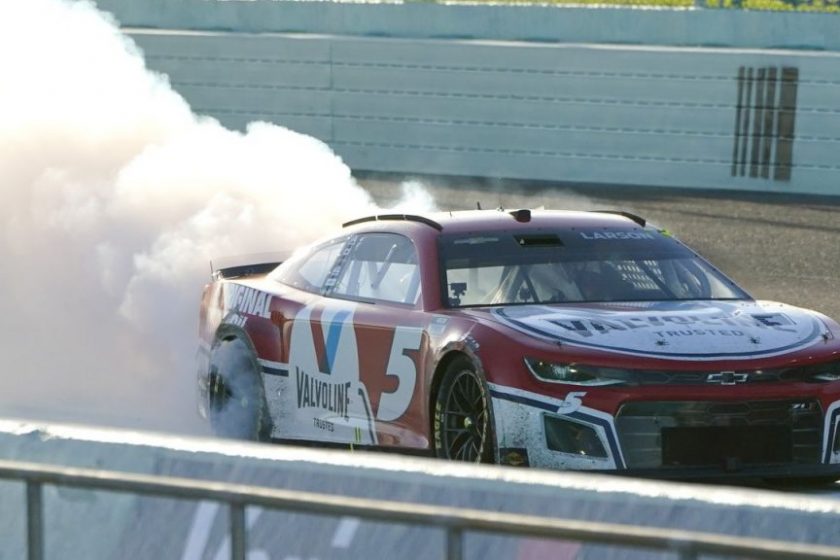 Kyle Larson meggyőző sikere a Homestead Speedway-en