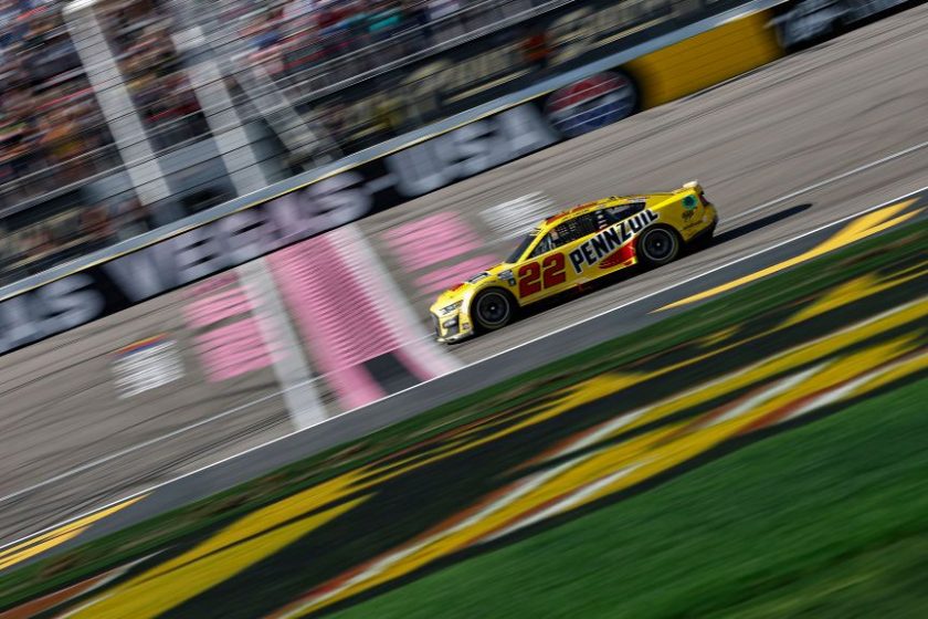 Lökdösődés is színesítette a vegasi NASCAR-futamot