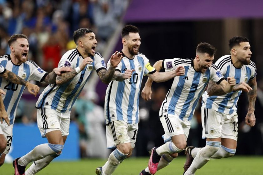 Hollandia a 90+11. percben egyenlített, de tizenegyesekkel Argentína jutott a négy közé
