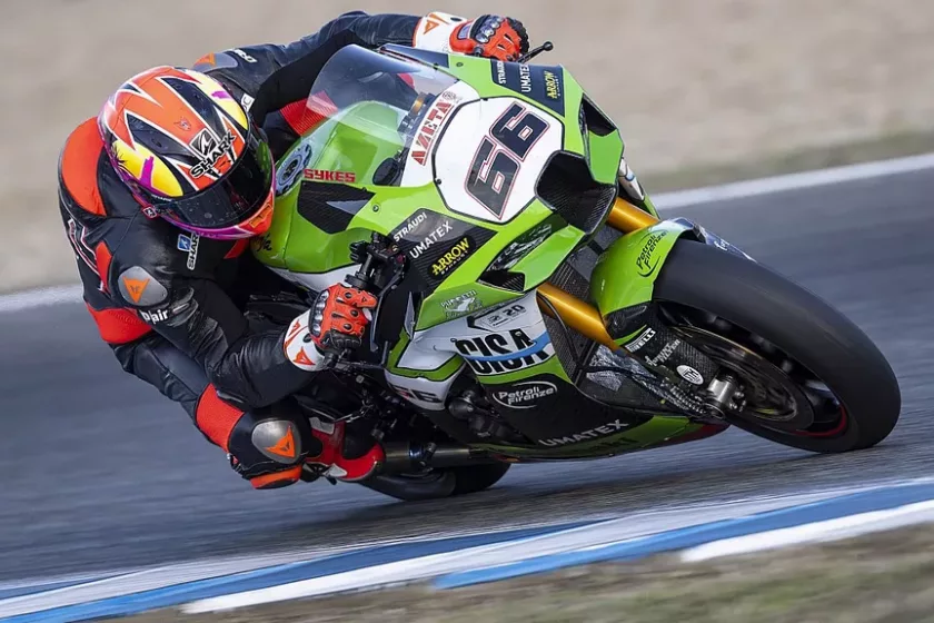 Tom Sykes Kawasakiról BMW-re váltott