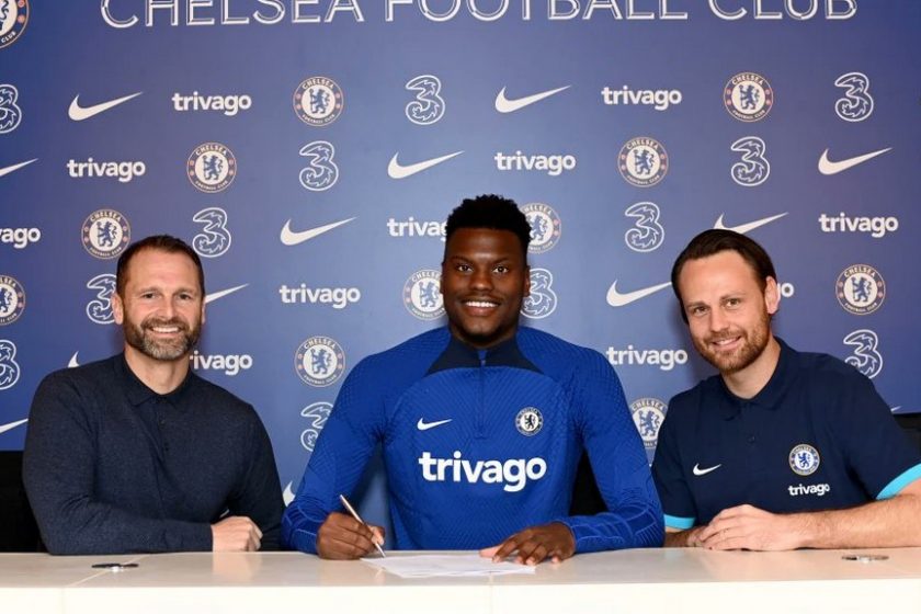 Francia védőt igazolt a Chelsea