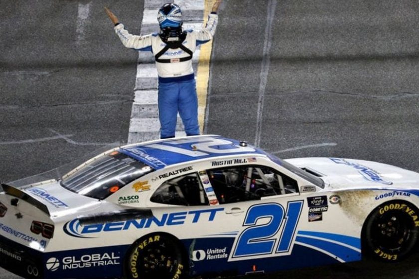 Austin Hill célfotóval nyerte az Xfinity nyitóversenyét