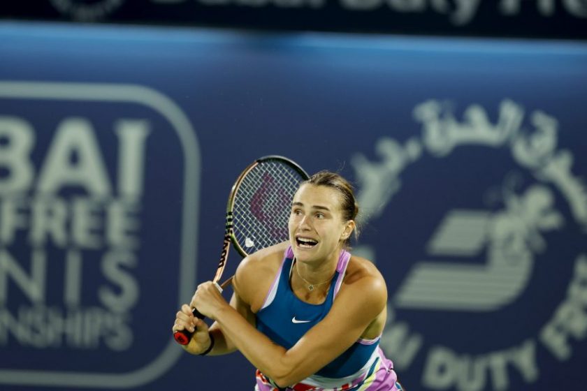 Fél lábbal már a négy között volt, de kiesett Szabalenka Krejcikova ellen