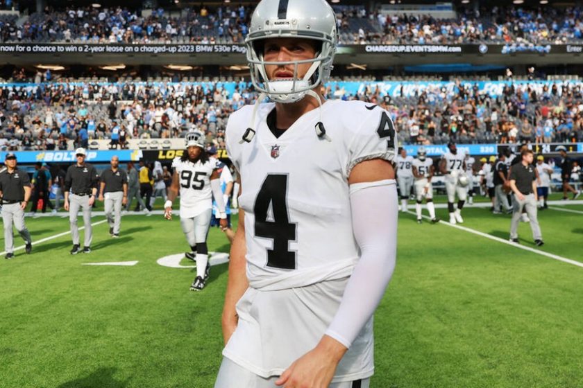 Derek Carr a Saintshez igazolt