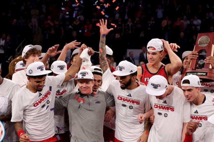 Története során először Final Fourban a Florida Atlantic, simán nyert a UConn